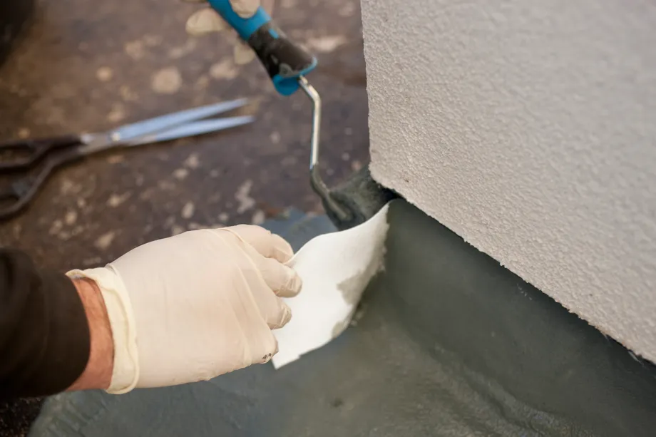 Step 3. Lay the first coat, also known as the embedment layer 